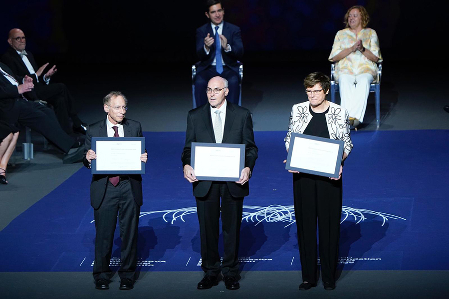 Robert Langer honored with BBVA Foundation Award